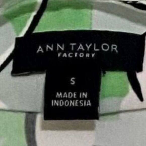 Ann Taylor Factory Lightweight Sleeveless Small Blouse Green Floral Print EUC - Picture 6 of 8